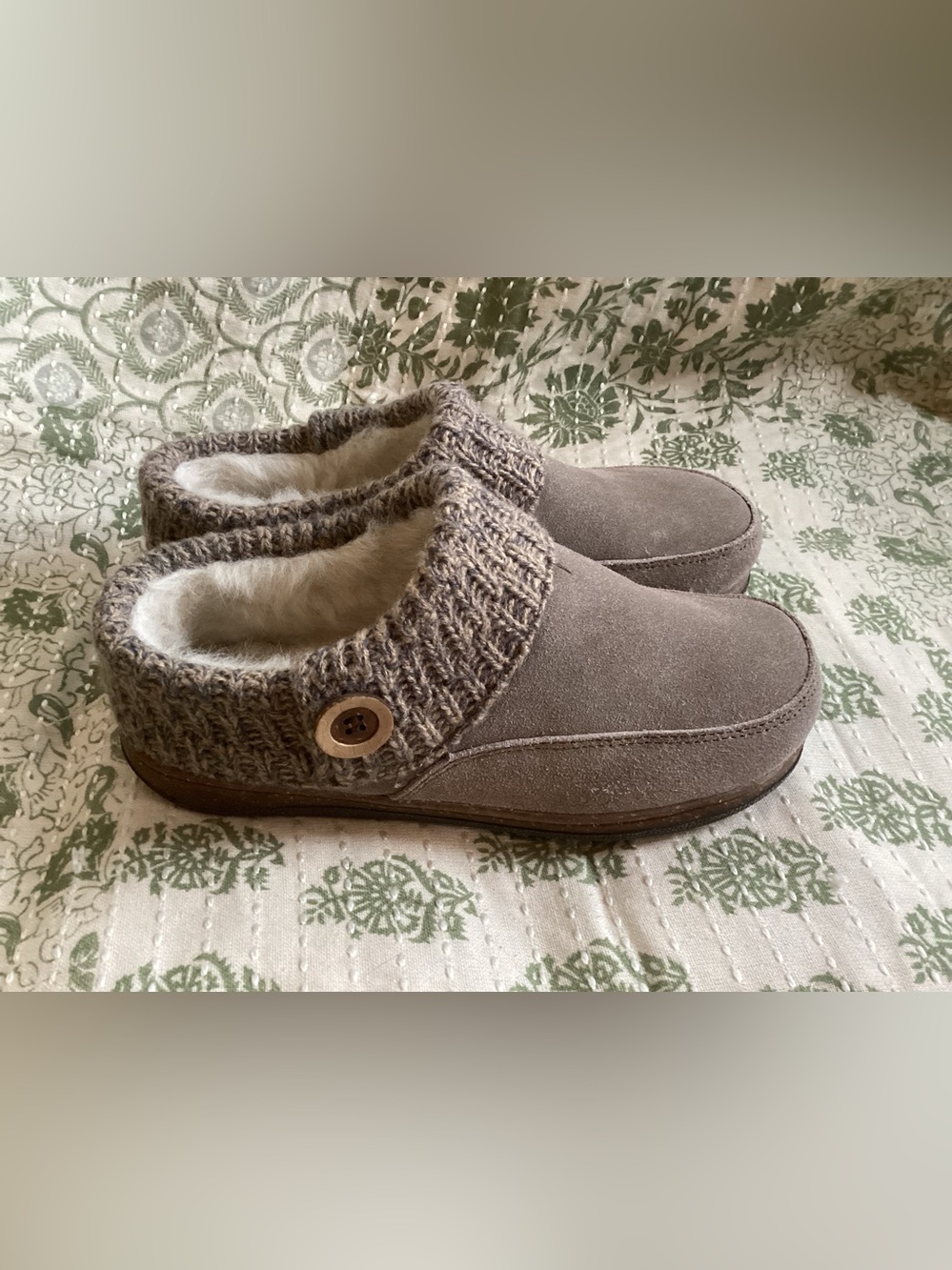 Cozy Clark’s Knit-Trim Women's Slip-On Slippers in Taupe